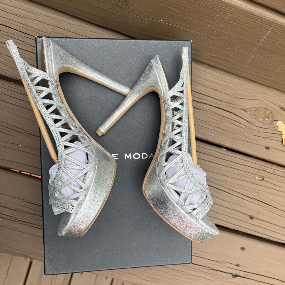Pelle Moda Metallic Sandal